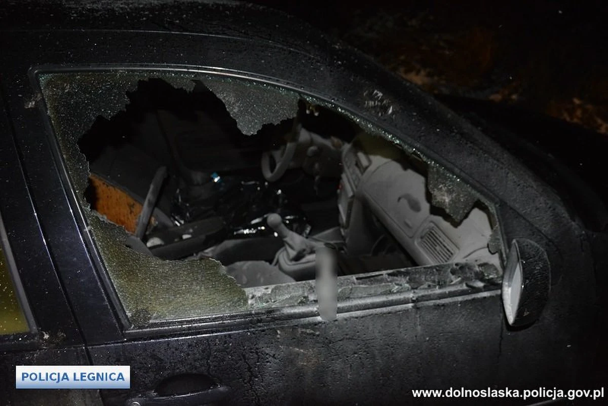 Policjanci z Legnicy na Dolnym Śląsku zatrzymali kierowcę, który potrącił 7-latkę na przejściu dla pieszych i uciekł. Okazało się, że 34-latek był pod wpływem narkotyków. 