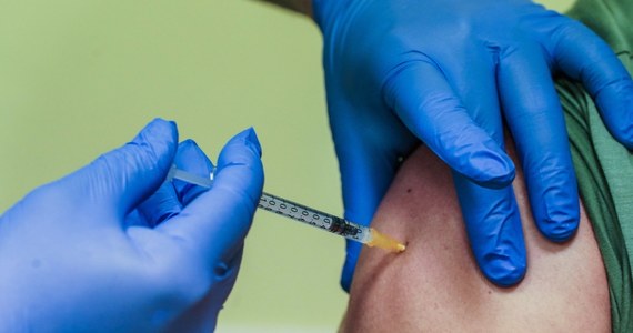 W poniedziałek spodziewamy się kolejnej dostawy 360 tysięcy dawek szczepionek przeciwko Covid-19 firmy Pfizer, a we wtorek powinna dotrzeć do nas pierwsza dostawa 29 tysięcy dawek szczepionek Moderny - poinformował prezes Agencji Rezerw Materiałowych Michał Kuczmierowski.