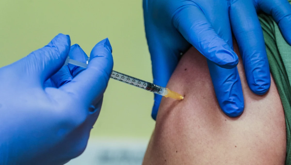 ​Bardzo duży wzrost osób deklarujących, że chcą się zaszczepić przeciwko Covid-19 - wynika z sondażu United Surveys dla RMF FM i "Dziennika Gazety Prawnej". W porównaniu z badaniem z listopada, liczba chętnych wzrosła o 25 pkt proc.