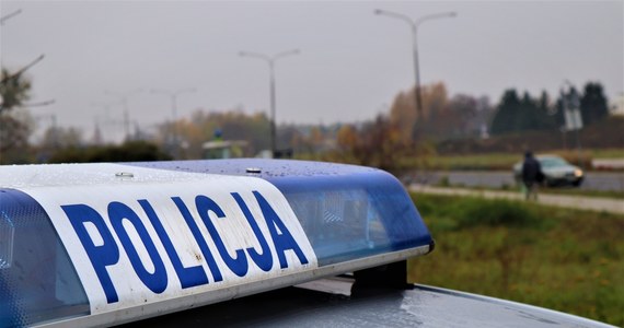 Tragedia w Jelczu-Laskowicach na Dolnym Śląsku. Nie żyje mężczyzna, do którego strzelono z broni palnej. Jak potwierdza prokuratura, ojciec oddał jeden strzał w kierunku swojego syna.