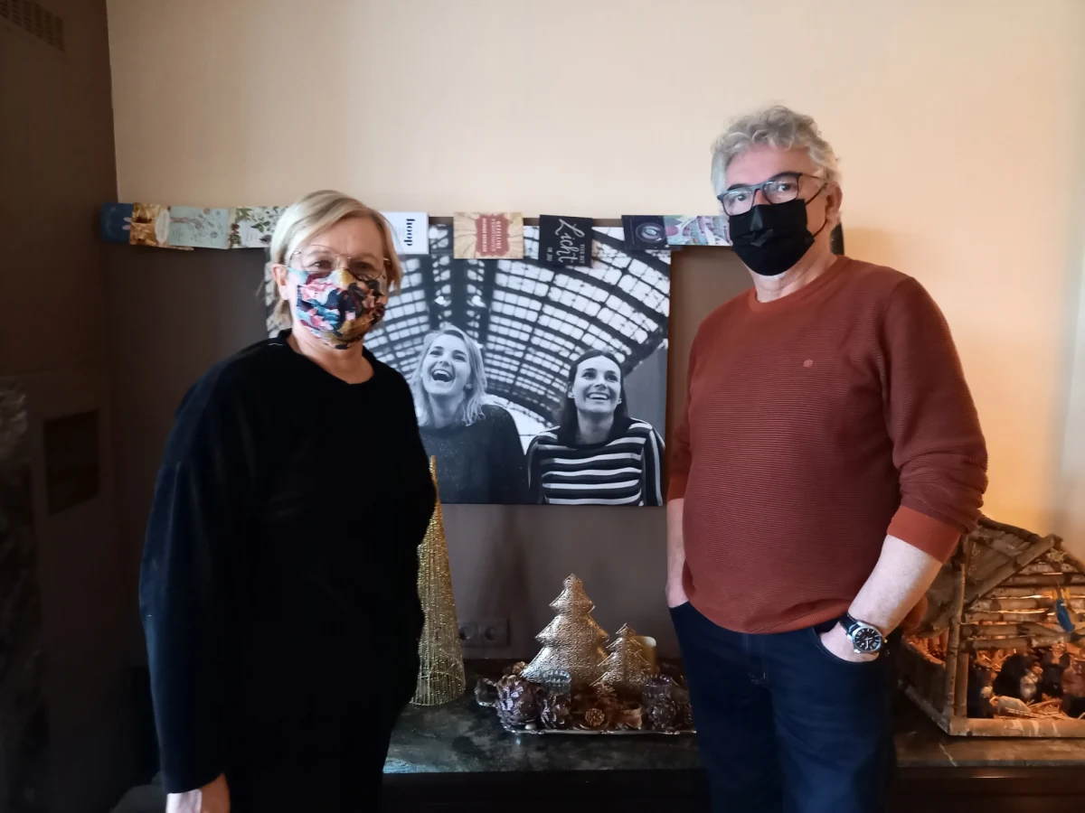 Puurs - niewielkie belgijskie miasteczko, obecnie jedyne, gdzie produkowane są szczepionki przeciw Covid-19 na unijny rynek firmy Pizer/BioNTech – kocha Polskę. „Od czterdziestu lat mamy bliskie kontakty z Polską, a zwłaszcza z Dębicą, mieszka u nas wielu Polaków” – mówi burmistrz Puurs, Koen Van den Heuvel, który odwiedził nasz kraj ponad 10 razy. Problem pojawił się, gdy radni PiS z Dębicy podpisali Kartę Praw Rodzin, co wywołało oburzenie środowiska LGBT w Puurs i rady miasta. 