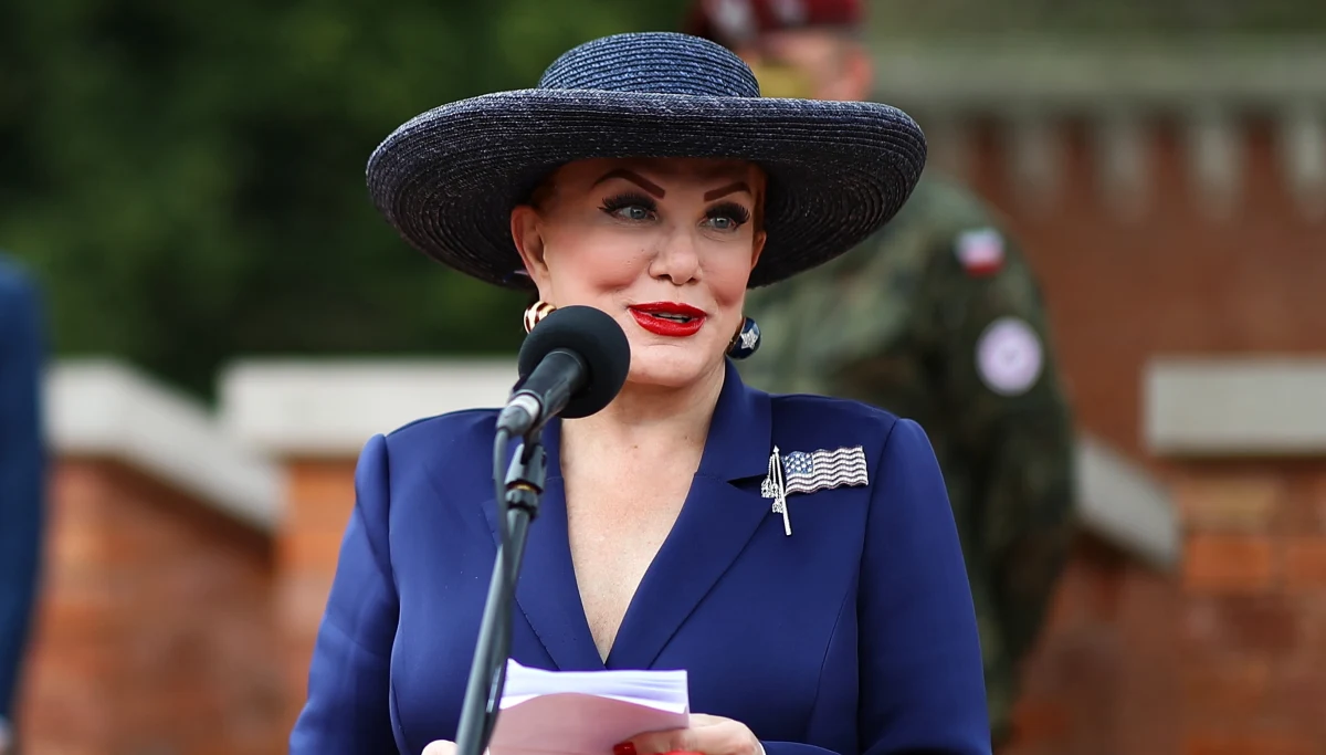 Prezydent Andrzej Duda wręczył we wtorek kończącej misję dyplomatyczną w Polsce ambasador USA Georgette Mosbacher Krzyż Wielki Orderu Zasługi Rzeczypospolitej Polskiej - poinformowała Kancelaria Prezydenta.. 