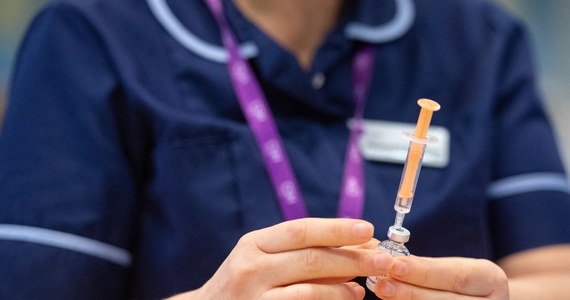 Europejska Agencja Leków dostała wniosek o warunkowe dopuszczenie do użytku szczepionki przeciw Covid-19 AstraZeneca i Uniwersytetu Oksfordzkiego. Swoją opinię ogłosi 29 stycznia, ale decyzja o zakupie szczepionki należy do Komisji Europejskiej. Do Polski trafić ma w ramach unijnych zakupów 16 milionów dawek preparatu Oxford/AstraZeneca.