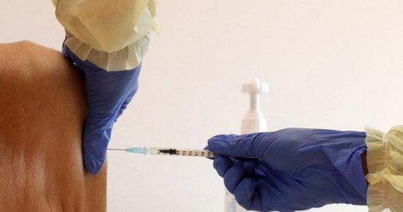 Komisja Europejska zakończyła rozmowy z firmą farmaceutyczną Valneva w sprawie zakupu opracowanej przez nią szczepionki przeciw Covid-19. Umowa zakłada zakup 30 milionów dawek, z opcją zakupu kolejnych 30 milionów na późniejszym etapie.