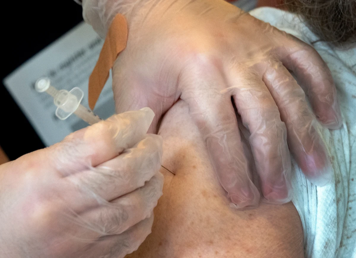 Jakie są przeciwwskazania do szczepień przeciw Covid-19? Czy złe wyniki badań krwi (np. stwierdzona anemia) wykluczają możliwość szczepień? Jakie choroby przewlekłe wykluczają podanie tej szczepionki? Odpowiedzi między innymi na te pytania znajdziecie w tym artykule. 