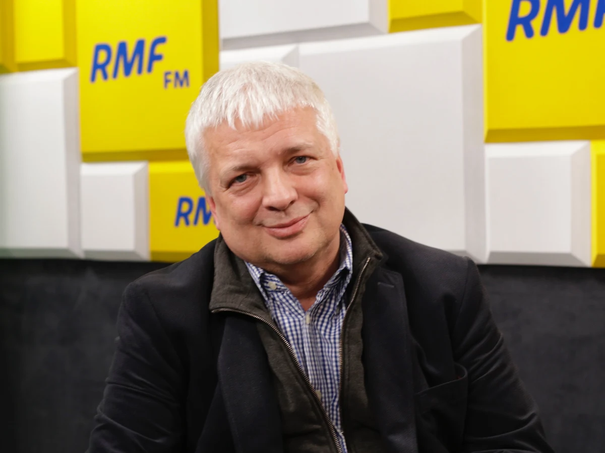 „W moim projekcie konstytucji Rzecznikami Praw Obywatelskich są sędziowie” – tak Robert Gwiazdowski odpowiedział w Porannej rozmowie w RMF FM na zarzut, że choć teraz jest kandydatem na Rzecznika Praw Obywatelskich, to kiedyś twierdził, że taki urząd nie jest potrzebny. Chodzi o zapis projektu konstytucji autorstwa Gwiazdowskiego z 2017 roku. „Projekt nie przewiduje urzędu Rzecznika Praw Obywatelskich, bo taki urząd jest potrzebny w ustrojach przewidujący bardzo daleko idącą ingerencję w życie obywateli” – przytoczył fragment dokumentu prowadzący rozmowę Robert Mazurek.