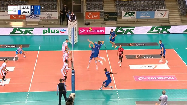 W zaległym spotkaniu 5. kolejki PlusLigi Jastrzębski Węgiel przegrał z Vervą Warszawa Orlen Paliwa 2:3. Gospodarze wygrali dwa pierwsze sety, a w trzecim mieli piłkę meczową przy stanie 24:22, ale goście zdołali odwrócić losy tej rywalizacji.