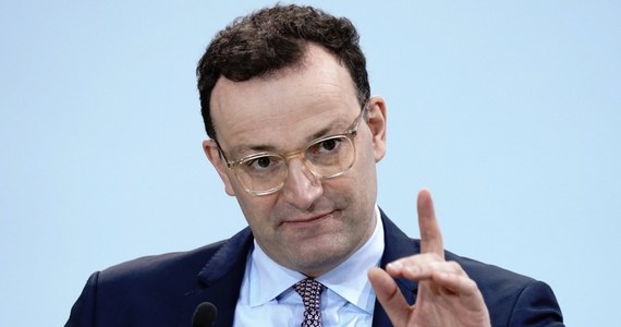 Minister zdrowia Niemiec Jens Spahn zapowiedział, że obostrzenia związane z epidemią Covid-19 nie zostaną całkowicie zniesione w lutym, zaś ograniczenia kontaktów będą konieczne przez kolejne 2-3 miesiące. 