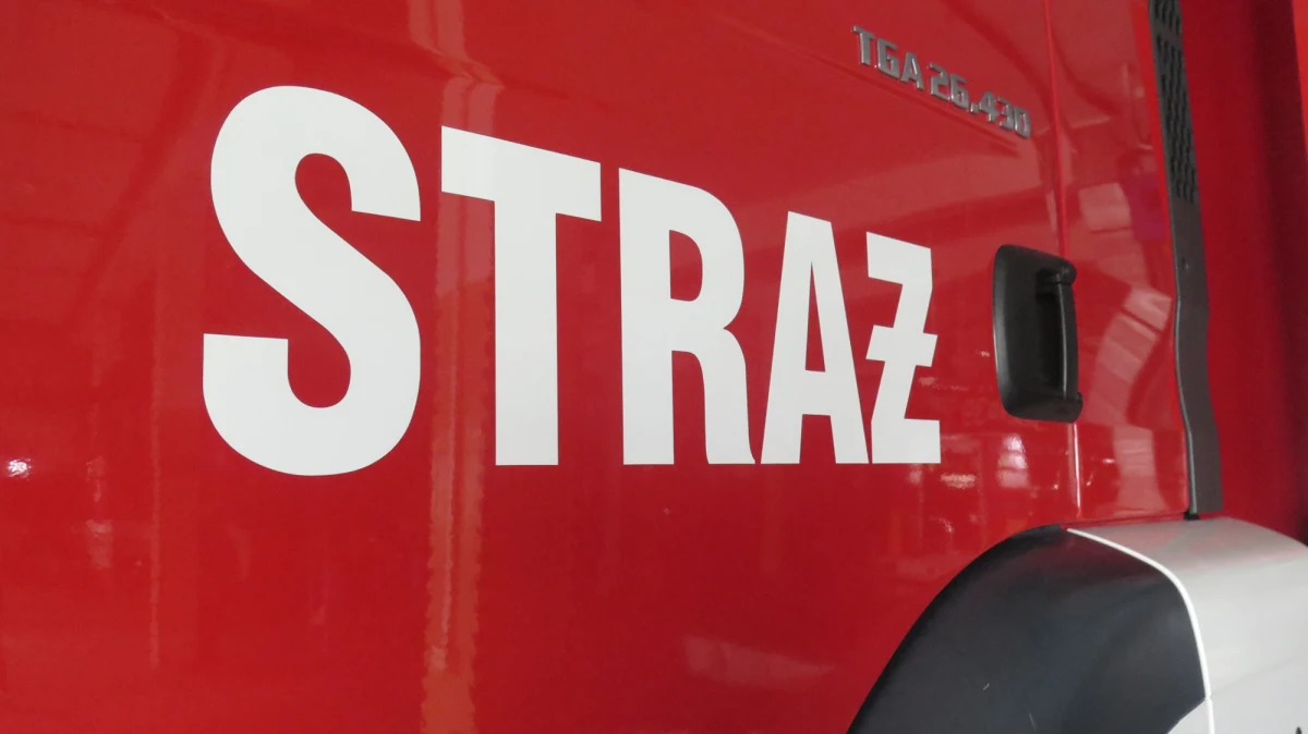 Cztery osoby, w tym troje dzieci, zostały zabrane w czwartek rano na obserwację do szpitala z podejrzeniem podtrucia tlenkiem węgla w jednym z domów w Kaletach (Śląskie). 