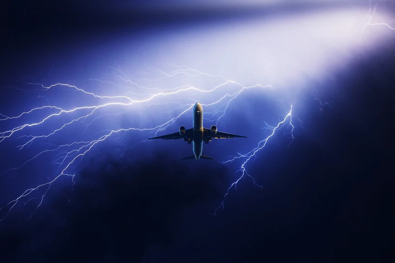 Czy samolot jest bezpieczny podczas burzy? Piloci rozwiewają wątpliwości