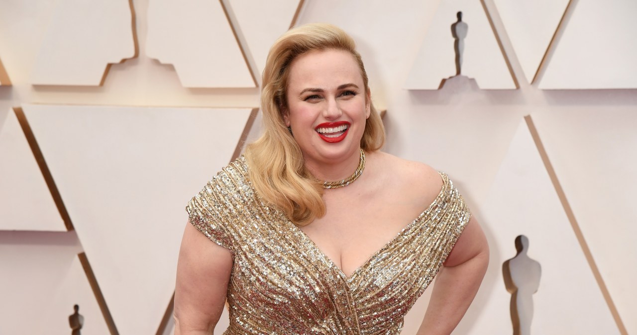 Rebel Wilson opowiedziała o przerażającym zdarzeniu, które miało miejsce w czasie jej podróży po Afryce Wschodniej. Gdy wraz z grupą kobiet przejeżdżała przez wiejskie rejony Mozambiku, ich samochód został zatrzymany przez uzbrojonych mężczyzn. "Mieli przy sobie mnóstwo broni. Kazali nam wysiąść i udać się do opuszczonego domu, znajdującego się pośrodku niczego" - wyznała australijska aktorka.