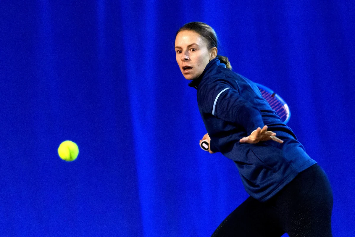 Magda Linette będzie musiała przejść operację kolana i straci pierwsze tygodnie sezonu 2021. Polska tenisistka o swojej decyzji poinformowała na Twitterze. To oznacza, że nie zagra m.in. w rozpoczynającym się 8 lutego wielkoszlemowym Australian Open.