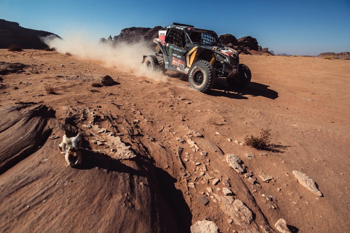 Piątek to ostatni dzień zmagań na 43. Rajdzie Dakar. Wielkie szanse na podium w klasie lekkich pojazdów UTV mają Aron Domżała i Maciej Marton, którzy zajmują trzecie miejsce w klasyfikacji generalnej.