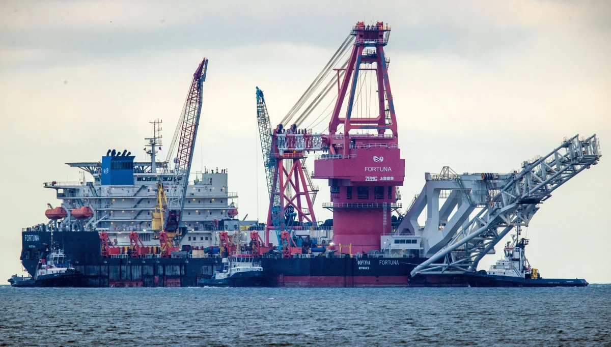 Federalna Agencja Morska i Hydrograficzna (BSH) zatwierdziła natychmiastową dalszą budowę gazociągu Nord Stream 2 na niemieckich wodach Bałtyku. Poprzednie zezwolenie zakładało możliwość wznowienia prac w wyłącznej strefie ekonomicznej Niemiec dopiero od końca maja. 