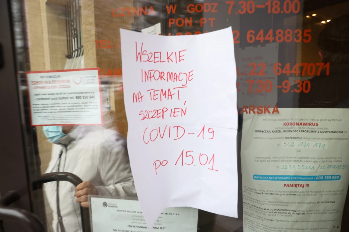 "Wyniki badań nauczycieli są niepokojące, po powrocie najmłodszych dzieci do szkół grozi nam trzecia fala pandemii" - ostrzega w rozmowie z RMF FM doktor Paweł Grzesiowski, pediatra i immunolog.