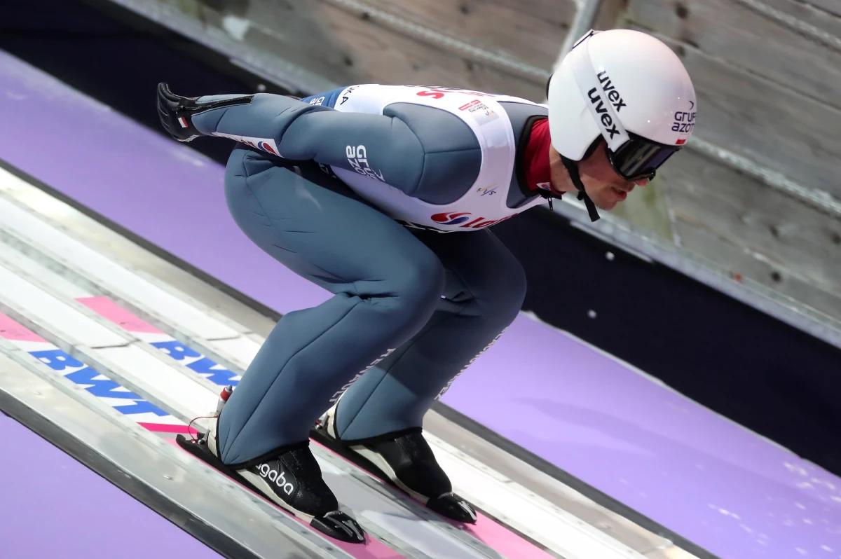 Piotr Żyła nie wystartuje w niedzielnym konkursie Pucharu Świata w Zakopanem. Skoczek został zdyskwalifikowany z powodu nieregulaminowego kombinezonu.