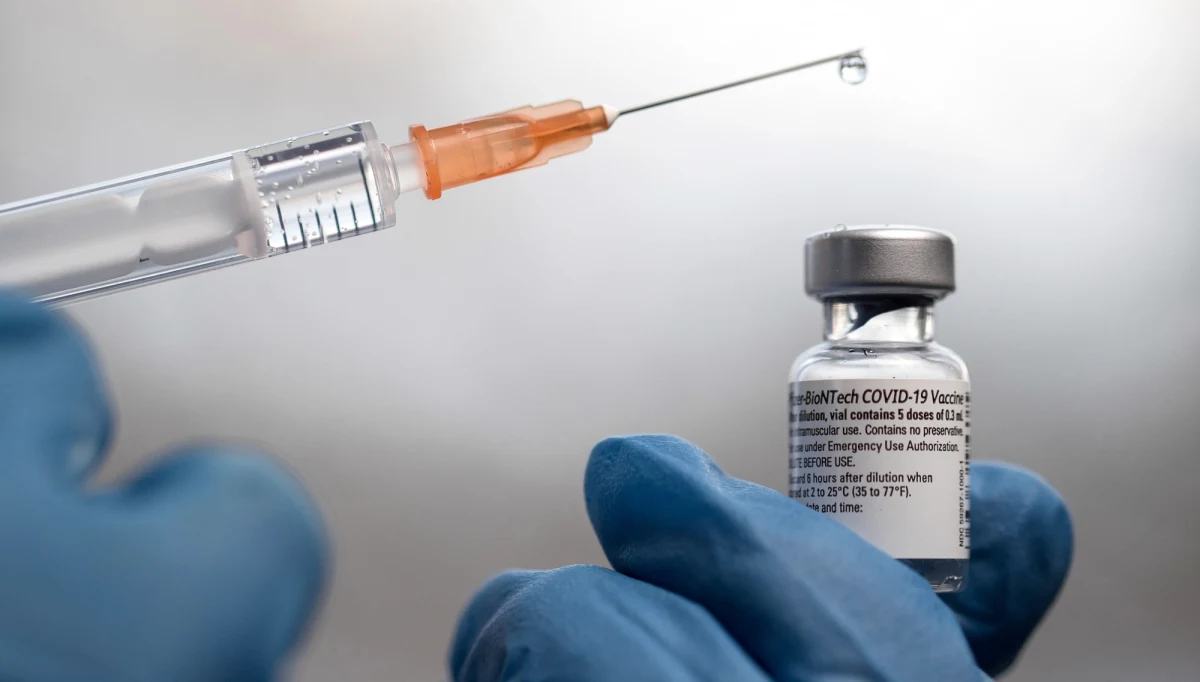 Do tej pory w Polsce wykonano 410 tys. 480 szczepień; najwięcej w woj. mazowieckim - 8121. Łącznie w tym tygodniu zaszczepionych zostało ponad 250 tys. osób, a w przyszłym ma być ponad 330 tys. W niedzielę 17 stycznia rozpoczną się szczepienia pacjentów drugą dawką.