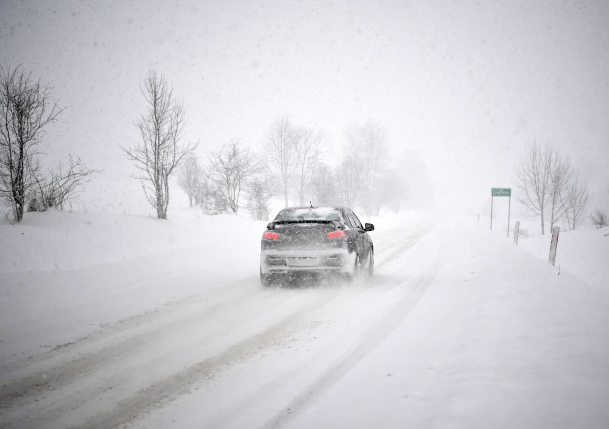 IMGW ostrzega przed zamieciami śnieżnymi w sześciu województwach. Intensywne opady śniegu oraz silny mróz spodziewane są też w powiatach górskich, w części Podlasia oraz Podkarpacia