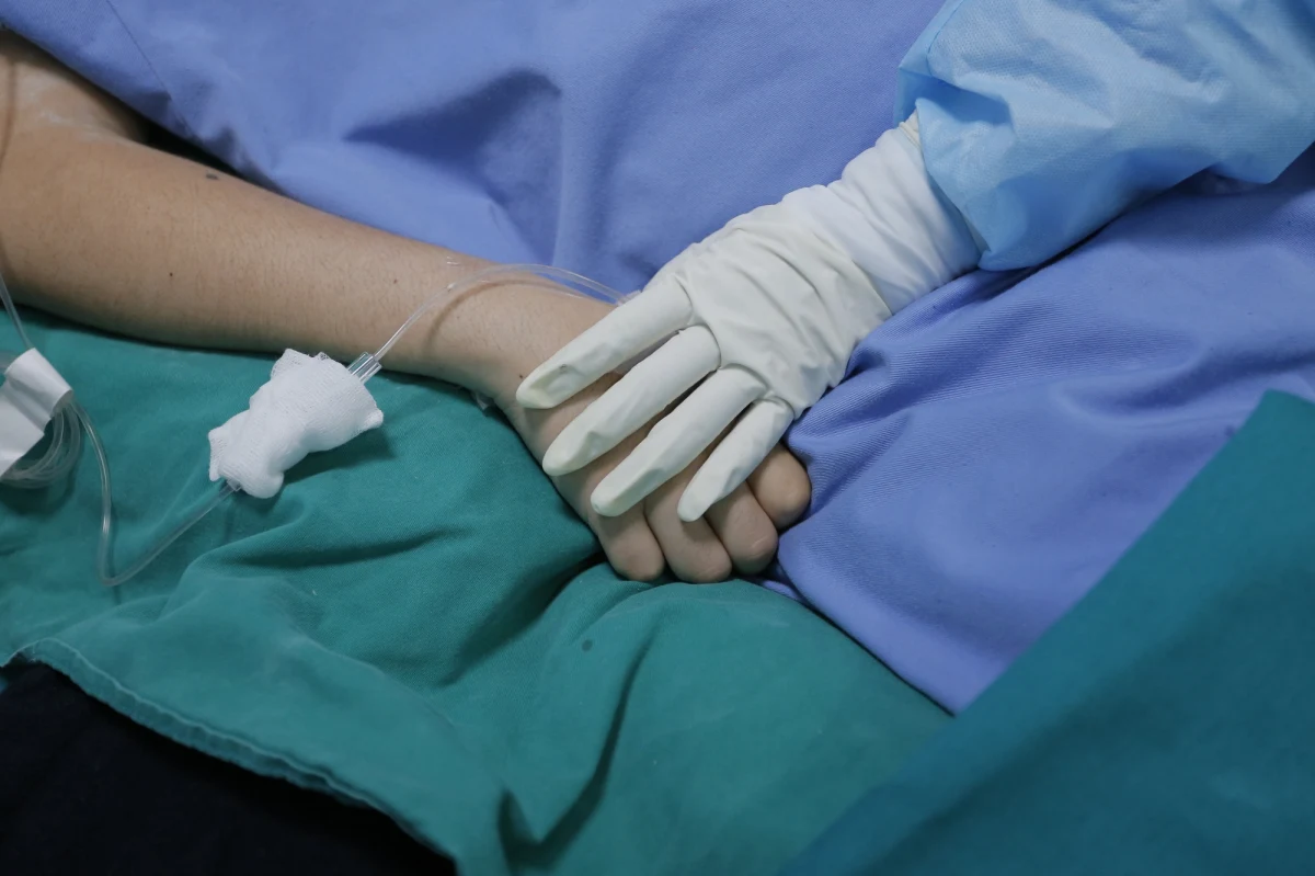 Ministerstwo Zdrowia informuje o 7 412 nowych przypadkach zakażenia koronawirusem. Ostatniej doby zmarło 369 chorych na Covid-19. Bilans epidemii koronawirusa w Polsce to 1 429 612  zakażonych. Nie żyje 33 213 spośród nich. 