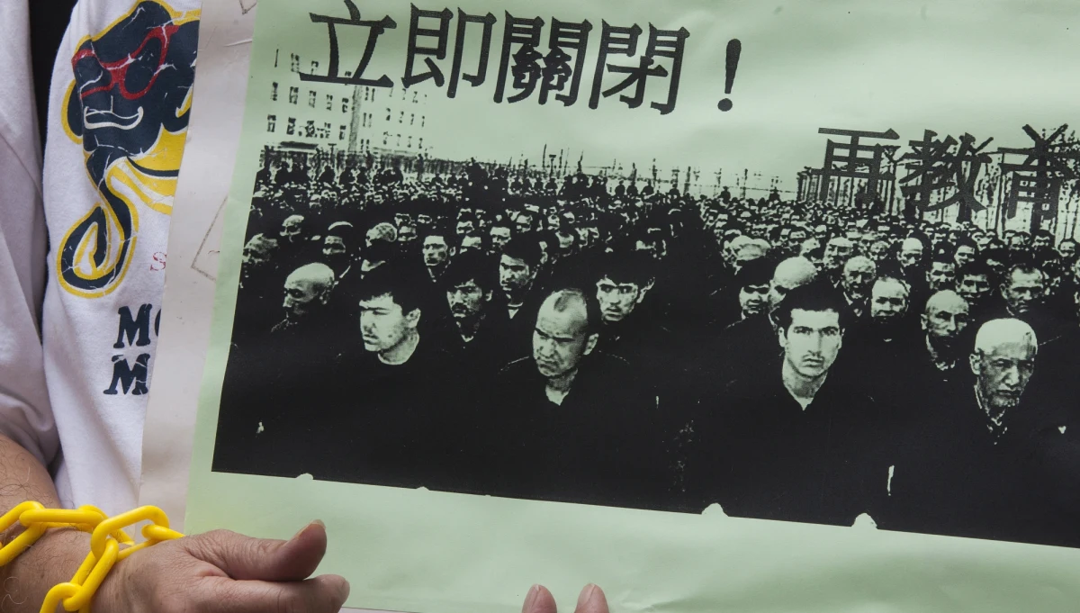 Pod koniec grudnia tygodnik "Die Zeit" ujawnił, że Volkswagen buduje samochody w samym sercu regionu Sinciang - dokładnie tam, gdzie chiński rząd represjonuje mniejszość ujgurską. Komisja Europejska w odpowiedzi na pytania PAP o ten proceder "wyraża zaniepokojenie".