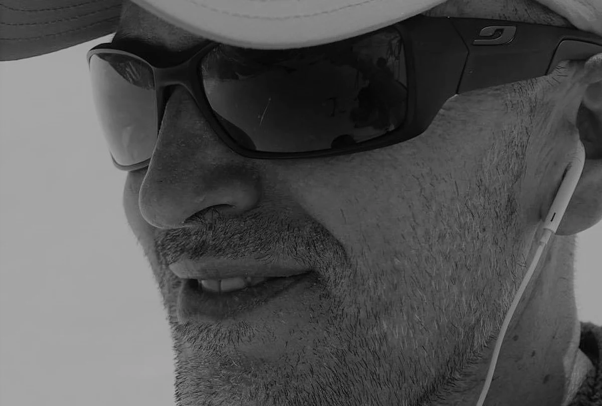 Podczas zejścia z obozu I do bazy wysuniętej na K2 (8611 m) zginął hiszpański himalaista Sergi Mingote, kierownik sportowy komercyjnej wyprawy Seven Summit Treks, której uczestniczką jest Magdalena Gorzkowska. Niemalże w tym samym czasie na szczycie stanęło 10 Nepalczyków.