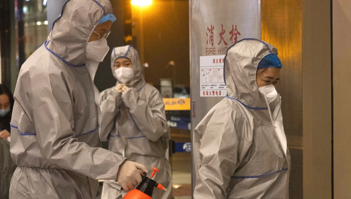 ​Kraje Azji Wschodniej mierzą się z zimową falą zakażeń koronawirusem. W Japonii połowę mieszkańców objęto stanem wyjątkowym, w Chinach w domowej kwarantannie zamknięto ponad 28 mln ludzi, a w Korei Płd. po zaostrzeniu kampanii dystansowania społecznego bilanse zaczęły stopniowo spadać.