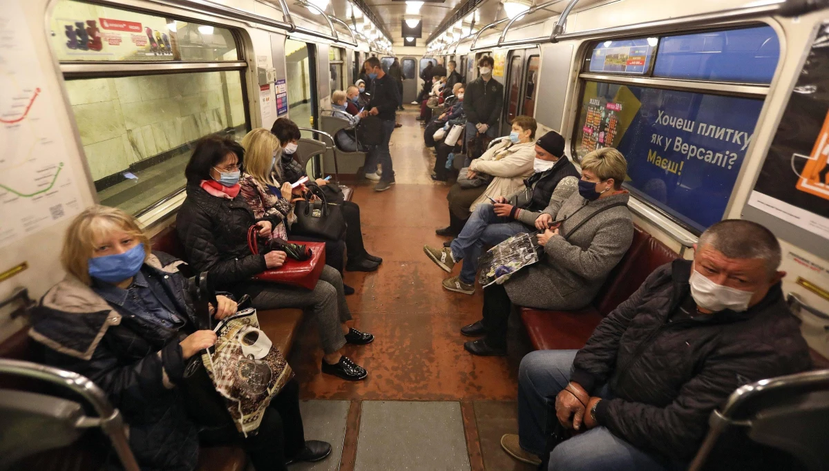 ​Sytuacja w związku z Covid-19 na Ukrainie jest bardzo poważna; szpitale przede wszystkim zmagają się z brakiem personelu medycznego, nieoptymalną infrastrukturą i przeciążeniem pracą - przekazał PAP Jarno Habicht, szef biura WHO na Ukrainie.