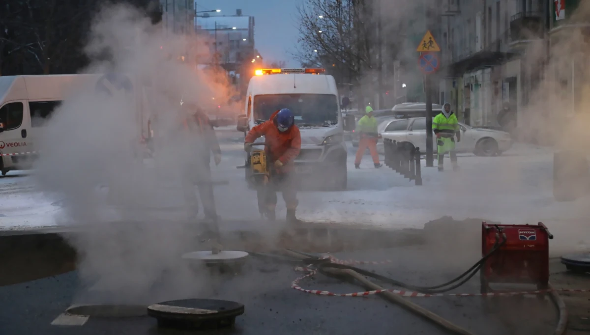 Awaria sieci ciepłowniczej na Pradze-Północ została usunięta. Ciepło wróci do lokali ok. godz. 20 - wynika z informacji przekazanych PAP przez rzeczniczkę spółki Veolia Energia Warszawa Aleksandrę Żuradę. Pierwotnie mowa była o godz. 11.