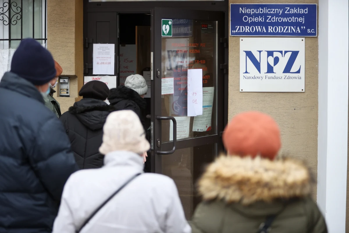 To nie wirus się roznosi, tylko my go roznosimy - podkreślił w rozmowie z PAP wirusolog prof. Włodzimierz Gut. Jego zdaniem, największym problemem wpływającym na liczbę zakażeń koronawirusem nie są mutacje wirusa, a niedostateczne ograniczenie kontaktów społecznych.