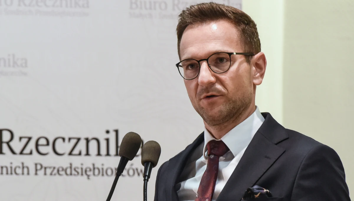 Musimy się przygotować na 3. falę zakażeń koronawirusem; wierzę w mądrość przedsiębiorców - rozsądni wystartują o pomoc finansową i będą spokojnie czekać - powiedział w niedzielę wiceminister funduszy i polityki regionalnej Waldemar Buda.