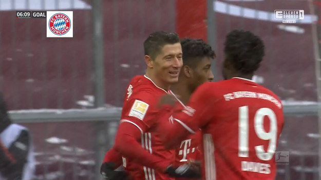 Mecz Bayern Monachium - SC Freiburg, Robert Lewandowski otwiera wynik spotkania. 