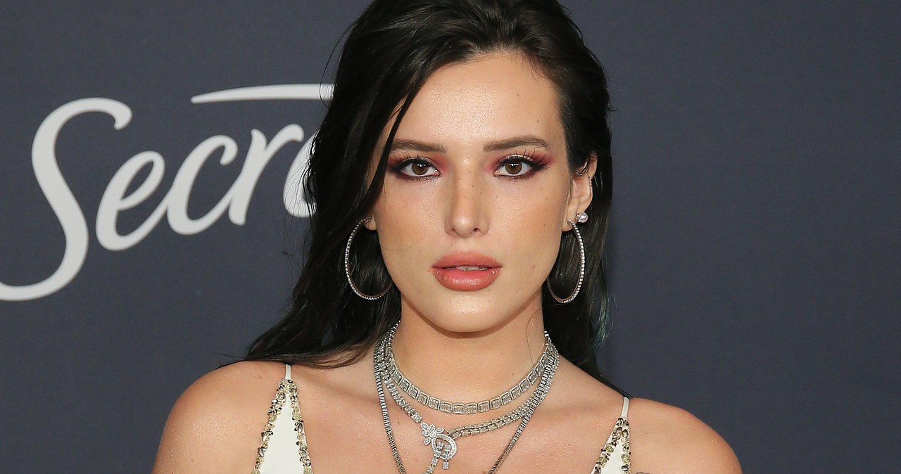 Bella Thorne rozebrała się w środku zimy! - pomponik.pl