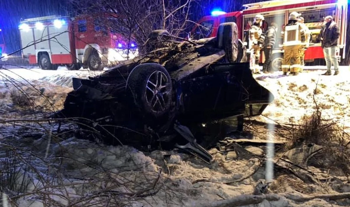 ​Lokalny polityk Nowej Lewicy Robert Plech jadąc samochodem wypadł z drogi i dachował. Po przebadaniu alkomatem okazało się, że jest pijany - podaje "Gazeta Wyborcza".