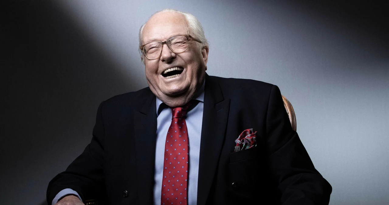 Jean-Marie Le Pen podczas domowej sesji zdjęciowej z 14 stycznia 2021 roku