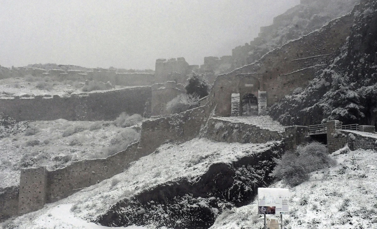 Niskie temperatury i opady śniegu nawiedziły większą część Europy. Mrozy spowodowały oblodzenie wielu dróg, Stambuł pokrył się śniegiem, atak zimy nie ominął też Bałkanów. W Czechach słupki rtęci spadły w nocy poniżej 20 st. C, a w Niemczech śnieg spowodował wypadki samochodowe.