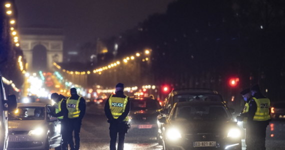 Kontrowersje wokół epidemicznych obostrzeń dla podróżnych przybywających do Francji spoza Unii Europejskiej. Odtąd muszą oni m.in. zobowiązać się "na honor", że będą się izolować przez co najmniej tydzień.