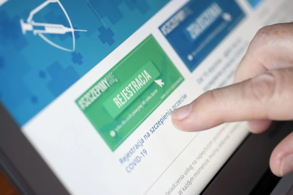 Szybki, tymczasowy profil zaufany, zakładany bez wyjścia z domu również dla seniorów powyżej 70. roku życia, ma przyspieszyć zapisy na szczepienia przeciwko Covid-19. Wcześniej taki profil mogli założyć tylko Polacy mający co najmniej 80 lat.