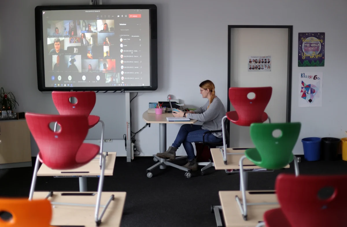 Kanclerz Niemiec Angela Merkel ogłosiła przedłużenie lockdownu w całym kraju do 14 lutego. Decyzja ta została podjęta na spotkaniu z władzami krajów związkowych.