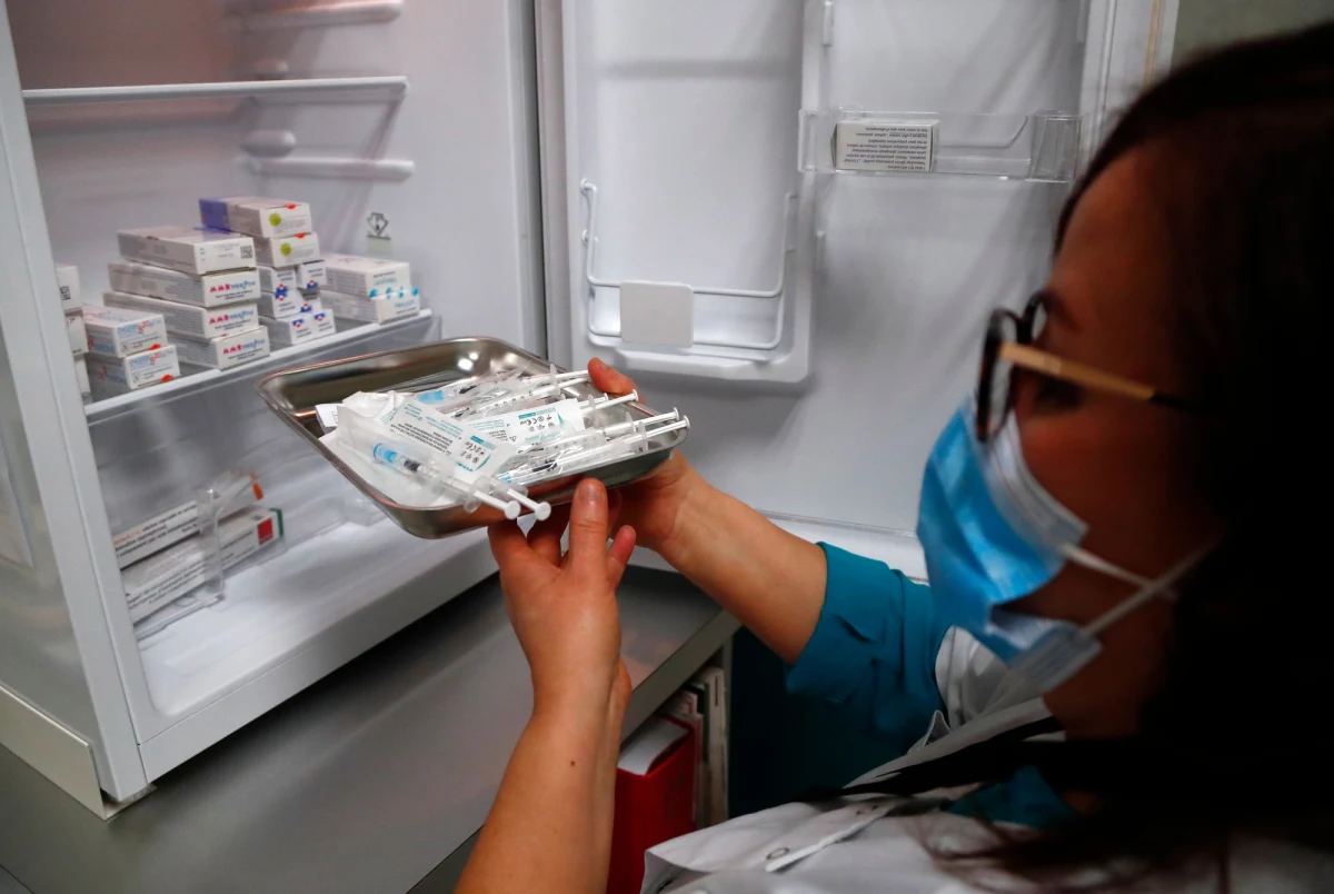 Włochy gotowe są podjąć w najbliższych dniach kroki prawne przeciwko koncernowi Pfizer z powodu opóźnienia dostaw szczepionki przeciwko koronawirusowi - poinformował nadzwyczajny komisarz ds. kryzysu na tle pandemii Domenico Arcuri. W wydanej nocie ogłosił, że w tej sprawie otrzymał wyrazy solidarności od przewodniczących władz wszystkich regionów kraju podczas specjalnej narady, w której uczestniczyli też ministrowie zdrowia i polityki regionalnej.