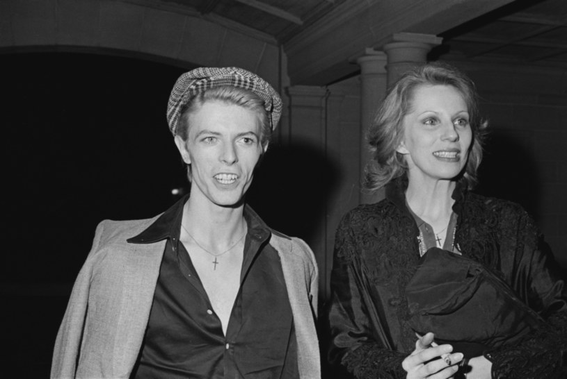 Modelka i aktorka Angela Bowie wypowiedziała się na temat "zmarnowanego czasu" podczas oglądania brytyjsko-kanadyjskiego filmu biograficznego "Gwiezdny pył", opowiadającego o jej byłym mężu, supergwiazdorze muzyki pop, Davidzie Bowiem, który zmarł pięć lat temu. 