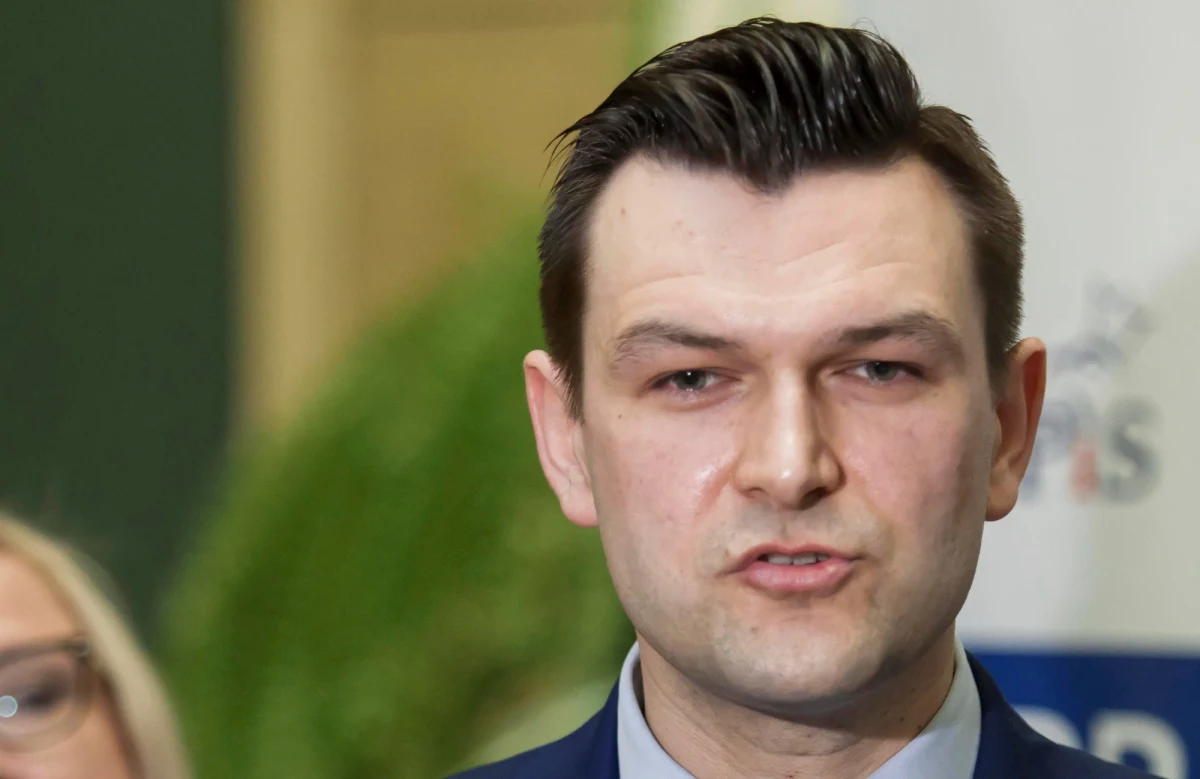 Prawo i Sprawiedliwość zawiesiło Jacka Baczyńskiego. To członek tej partii i szef klubu PiS w sejmiku województwa dolnośląskiego. Nieoficjalnie miał trafić do aresztu po awanturze domowej.