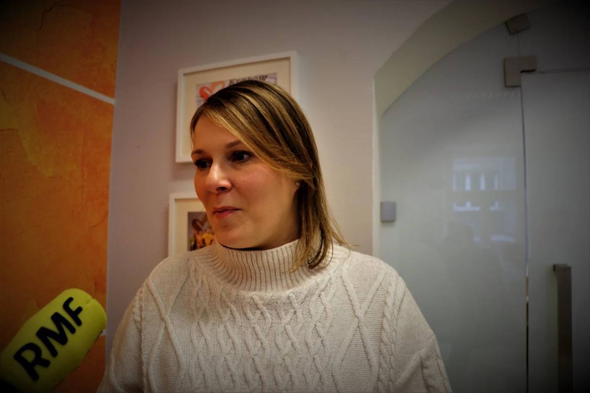 Konkursy, zabawy, wywiady, ale i najważniejsze informacje zawarte w jednym miejscu - tak wygląda platforma Kraków Pomaga. Można tam znaleźć aktualne informacje o korona wirusie oraz o tym jak przetrwać ten czas w domu. Są także dyżury psychologów – wyjaśnia Marta Hernik z fundacji Poland Biznes Run.