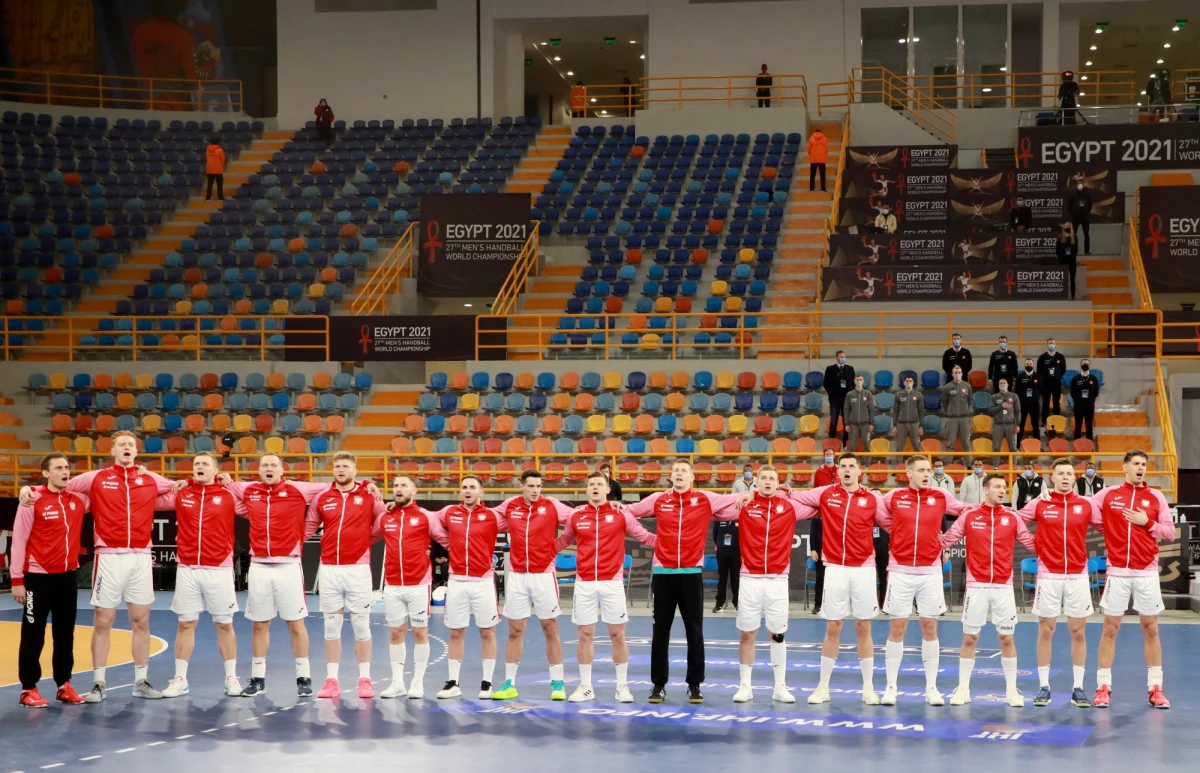 Dzięki wygranej z Brazylią Polska z dorobkiem dwóch punktów rozpocznie rywalizację w drugiej rundzie mistrzostw świata piłkarzy ręcznych w Egipcie. W czwartek biało-czerwoni zagrają z Urugwajem, w sobotę z Węgrami, a w poniedziałek z Niemcami.