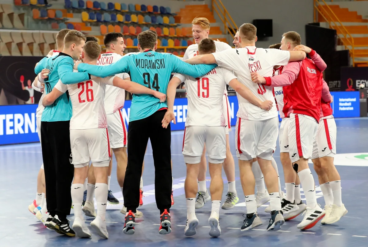 Polacy od meczu z Urugwajem rozpoczną rywalizację w grupie I drugiej rundy mistrzostw świata piłkarzy ręcznych w Egipcie. Spotkanie rozpocznie się o godz. 15:30. Później w walce o ćwierćfinał biało-czerwoni zmierzą się jeszcze z Węgrami i Niemcami.