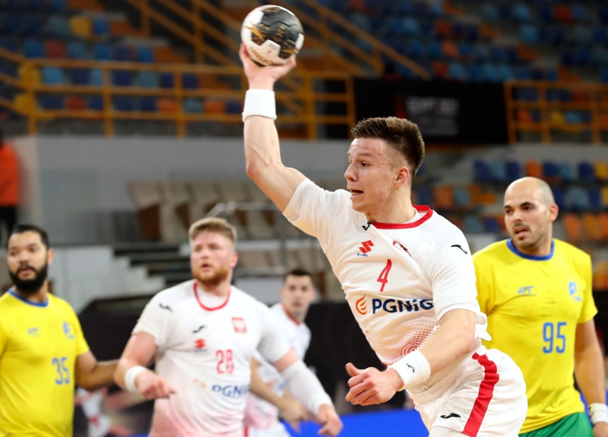 Od takich emocji zdążyliśmy się odzwyczaić. Po kilku chudych latach kadra piłkarzy ręcznych znów daje nam emocje – chciałoby się powiedzieć – jak za dawnych lat. Polacy walczą w Egipcie na mistrzostwach świata. Na razie awansowali do drugiej fazy turnieju. Teraz przed nimi trzy mecze, które mogą otworzyć drogę do ćwierćfinału.