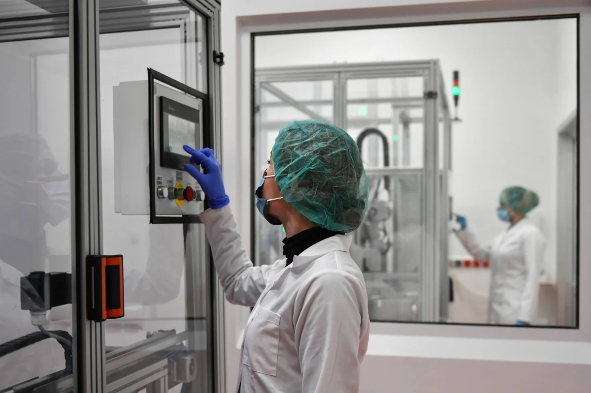 Laboratorium genXone poinformowało, że zidentyfikowało brytyjską odmianę koronawirusa B.1.1.7. Pacjent, u którego test potwierdził obecność wirusa, to osoba z Małopolski.