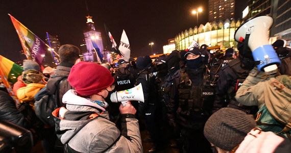 11 osób zostało zatrzymanych po środowym proteście Strajku Kobiet w Warszawie. Wylegitymowano 213 osób. 