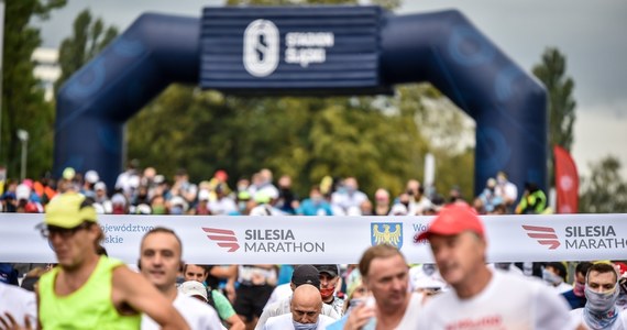 Organizator Silesia Marathon uruchomił zapisy na wszystkie 3 dystanse rozgrywane w ramach tegorocznej imprezy, która odbędzie się 3 października. Za nieco ponad 8 miesięcy biegacze znów będą mogli pokonać wyjątkową trasę prowadzącą przez największe śląskie miasta i finiszować na wspaniałej bieżni Stadionu Śląskiego.