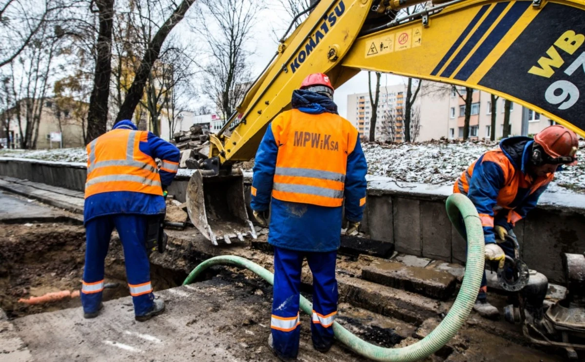 W Warszawie doszło do awarii wodociągów. W efekcie część mieszkańców w jedenastu dzielnicach stolicy nie ma wody w kranach. 
