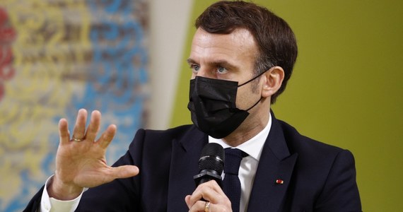 Prezydent Francji Emmanuel Macron ogłosił w czwartek, że rząd wesprze studentów, którzy w czasie pandemii Covid-19 znajdują się w trudnej sytuacji, m.in. z uwagi na naukę zdalną. Zapowiedział, że będą otrzymywali dwa posiłki za 1 euro, mogą też korzystać ze wsparcia psychologów.